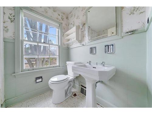 80 South Drive, St. Catharines, ON - Indoor Photo Showing Bathroom