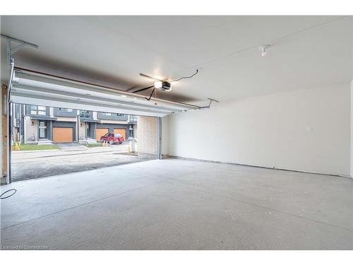 13 - Ll-2273 Turnberry Road, Burlington, ON - Indoor Photo Showing Garage