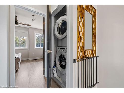 4 Wilings Lane, Ancaster, ON - Indoor Photo Showing Laundry Room