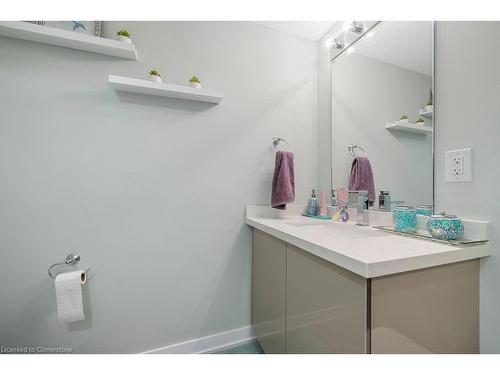 4 Wilings Lane, Ancaster, ON - Indoor Photo Showing Bathroom