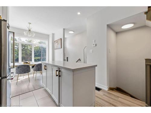 4 Wilings Lane, Ancaster, ON - Indoor Photo Showing Kitchen With Upgraded Kitchen