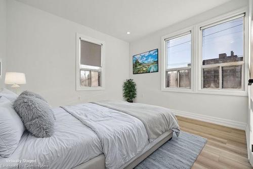 1-132 Prospect Street S, Hamilton, ON - Indoor Photo Showing Bedroom