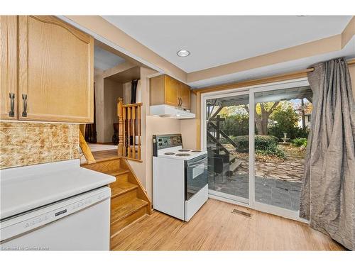 5383 Clive Crescent, Burlington, ON - Indoor Photo Showing Kitchen