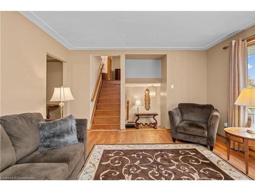 5383 Clive Crescent, Burlington, ON - Indoor Photo Showing Living Room