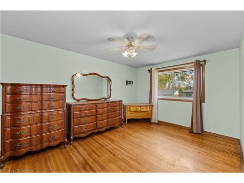 5383 Clive Crescent, Burlington, ON - Indoor Photo Showing Bedroom