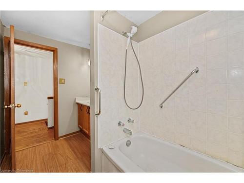 5383 Clive Crescent, Burlington, ON - Indoor Photo Showing Bathroom