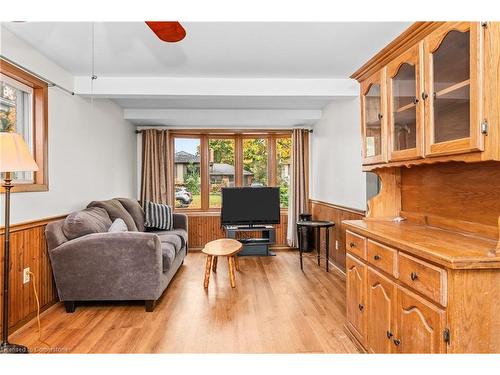 5383 Clive Crescent, Burlington, ON - Indoor Photo Showing Living Room