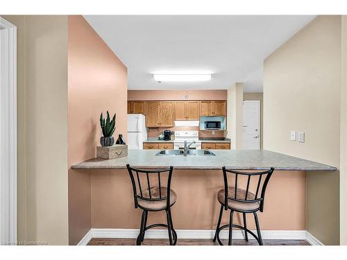 212-317 Lock Street W, Dunnville, ON - Indoor Photo Showing Kitchen