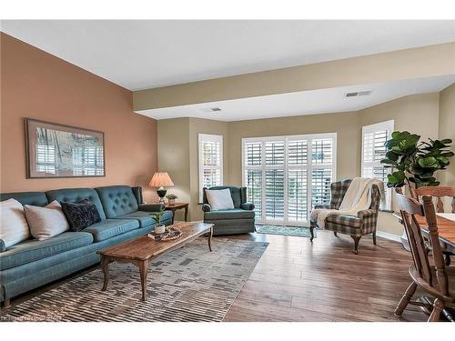 212-317 Lock Street W, Dunnville, ON - Indoor Photo Showing Living Room