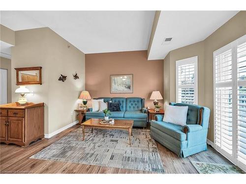 212-317 Lock Street W, Dunnville, ON - Indoor Photo Showing Living Room