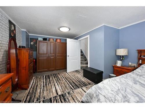 511 Stone Church Road W, Hamilton, ON - Indoor Photo Showing Bedroom