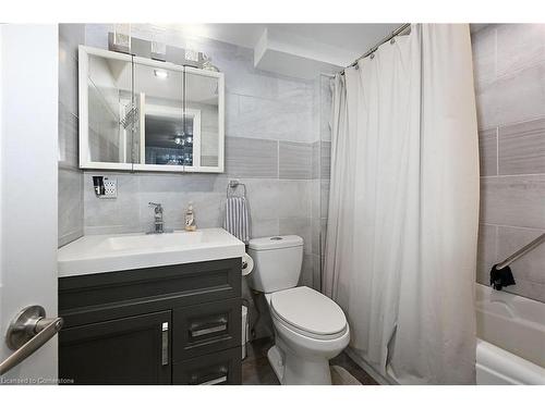 511 Stone Church Road W, Hamilton, ON - Indoor Photo Showing Bathroom