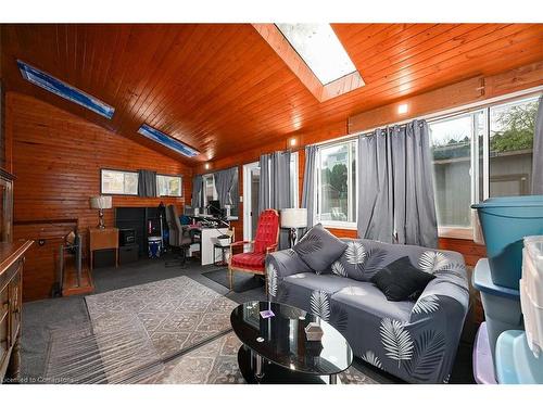 511 Stone Church Road W, Hamilton, ON -  Photo Showing Living Room