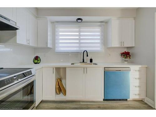 582 Chamberlain Road, Burlington, ON - Indoor Photo Showing Kitchen