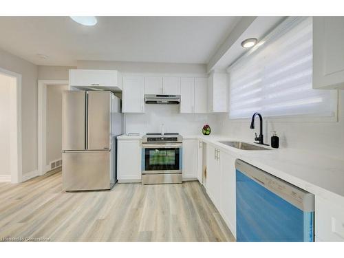 582 Chamberlain Road, Burlington, ON - Indoor Photo Showing Kitchen