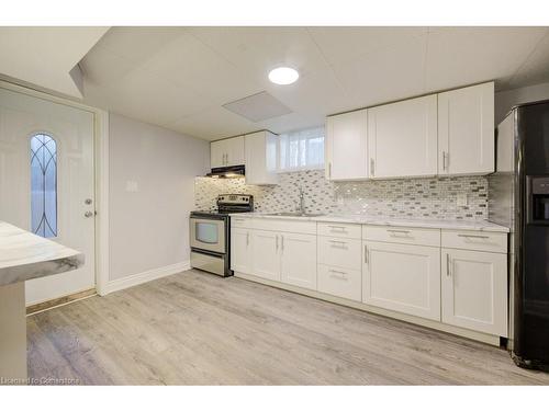 582 Chamberlain Road, Burlington, ON - Indoor Photo Showing Kitchen