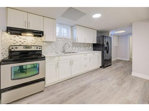 582 Chamberlain Road, Burlington, ON - Indoor Photo Showing Kitchen