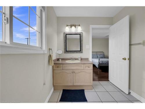 23 Argyle Avenue, Hamilton, ON - Indoor Photo Showing Bathroom