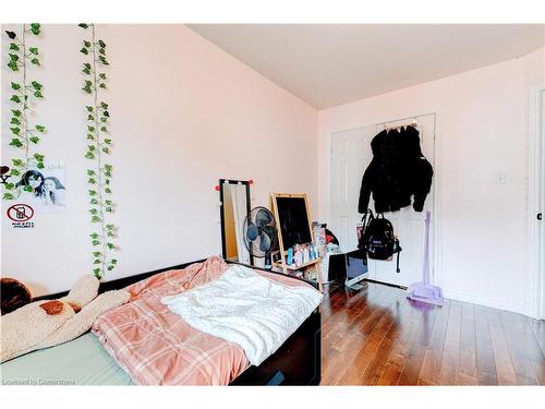 120 Peachwood Crescent, Stoney Creek, ON - Indoor Photo Showing Bedroom