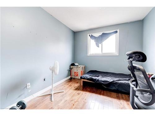 120 Peachwood Crescent, Stoney Creek, ON - Indoor Photo Showing Bedroom