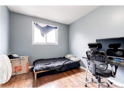 120 Peachwood Crescent, Stoney Creek, ON - Indoor Photo Showing Bedroom