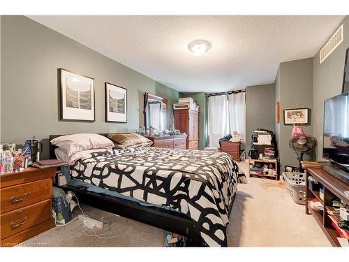 120 Peachwood Crescent, Stoney Creek, ON - Indoor Photo Showing Bedroom