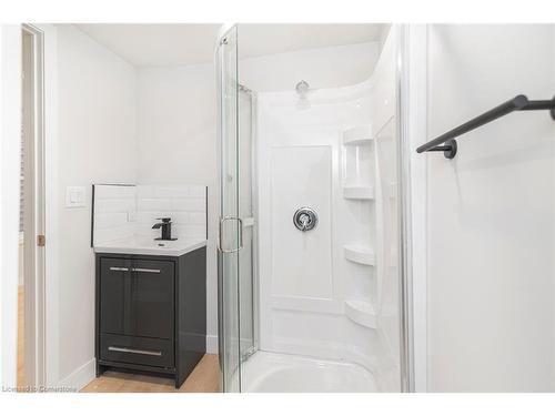 583 John Street N, Hamilton, ON - Indoor Photo Showing Bathroom