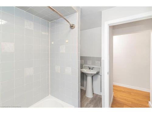 583 John Street N, Hamilton, ON - Indoor Photo Showing Bathroom