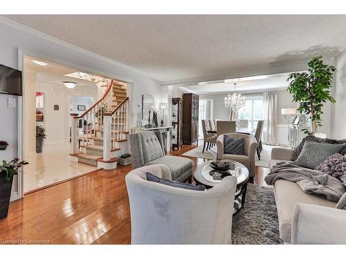 184 Warner Drive, Oakville, ON - Indoor Photo Showing Living Room