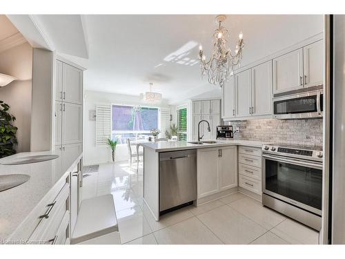 184 Warner Drive, Oakville, ON - Indoor Photo Showing Kitchen With Upgraded Kitchen