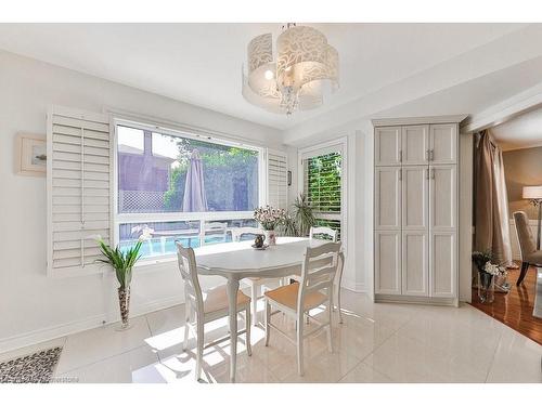 184 Warner Drive, Oakville, ON - Indoor Photo Showing Dining Room