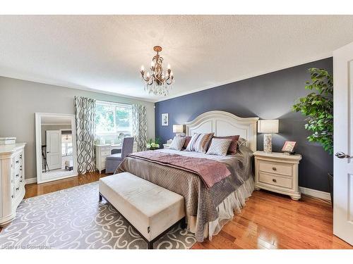 184 Warner Drive, Oakville, ON - Indoor Photo Showing Bedroom