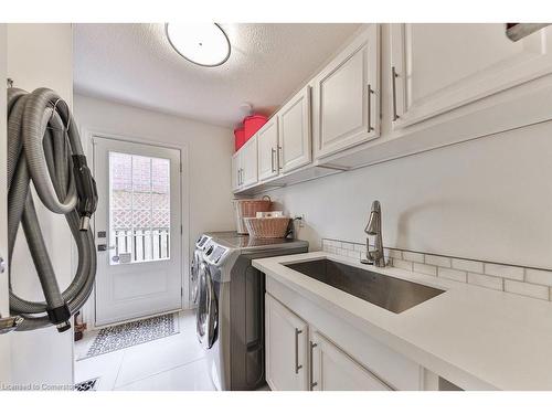 184 Warner Drive, Oakville, ON - Indoor Photo Showing Laundry Room