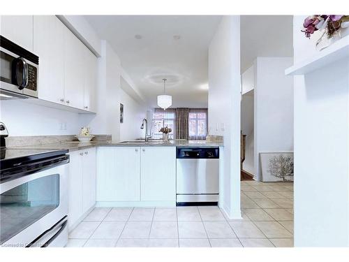 971 Reimer Common, Burlington, ON - Indoor Photo Showing Kitchen