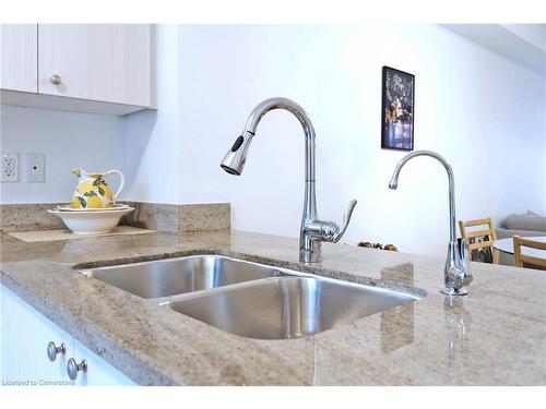 971 Reimer Common, Burlington, ON - Indoor Photo Showing Kitchen With Double Sink