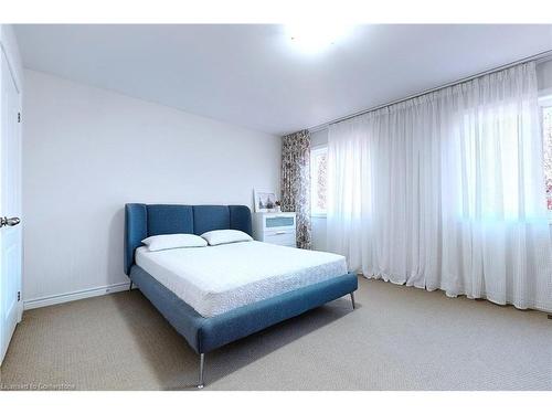 971 Reimer Common, Burlington, ON - Indoor Photo Showing Bedroom