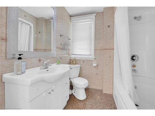 982 King Street E, Hamilton, ON - Indoor Photo Showing Bathroom