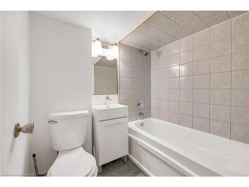 982 King Street E, Hamilton, ON - Indoor Photo Showing Bathroom