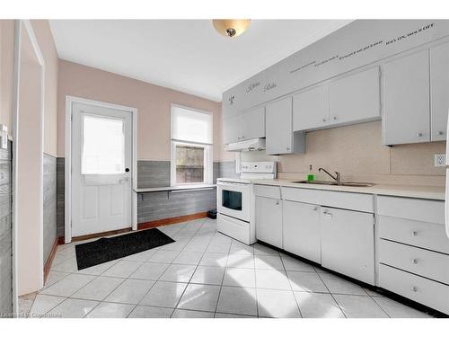 982 King Street E, Hamilton, ON - Indoor Photo Showing Kitchen