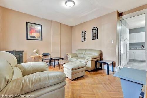 304 Emerald Street N, Hamilton, ON - Indoor Photo Showing Living Room