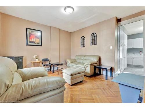 304 Emerald Street N, Hamilton, ON - Indoor Photo Showing Living Room