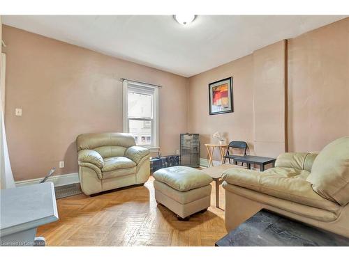 304 Emerald Street N, Hamilton, ON - Indoor Photo Showing Living Room