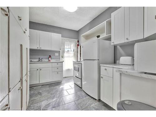 304 Emerald Street N, Hamilton, ON - Indoor Photo Showing Kitchen