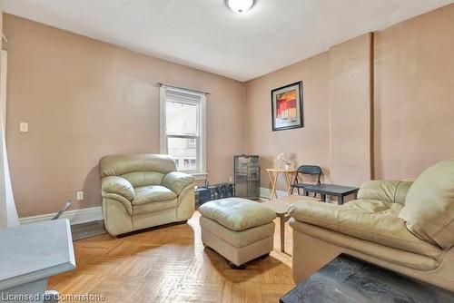 304 Emerald Street N, Hamilton, ON - Indoor Photo Showing Living Room