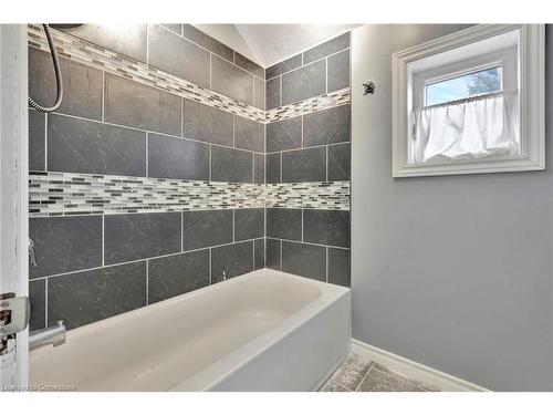 304 Emerald Street N, Hamilton, ON - Indoor Photo Showing Bathroom