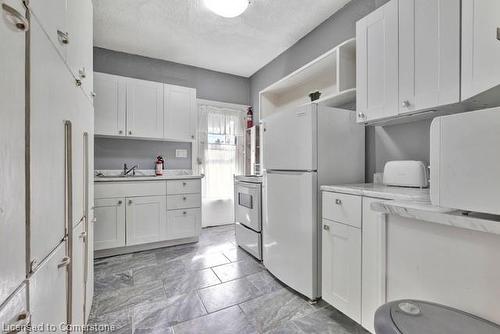 304 Emerald Street N, Hamilton, ON - Indoor Photo Showing Kitchen