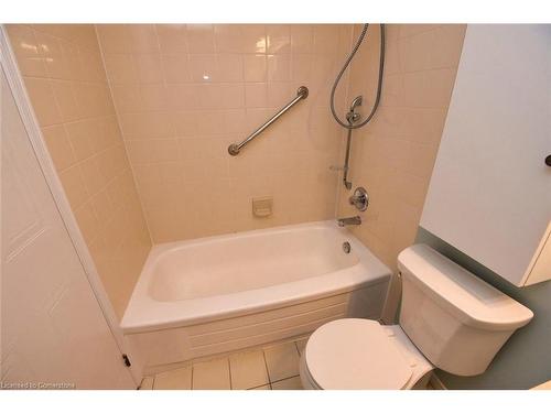 1005-5070 Pinedale Avenue, Burlington, ON - Indoor Photo Showing Bathroom