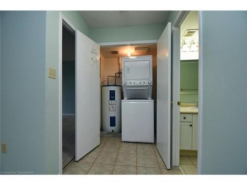 1005-5070 Pinedale Avenue, Burlington, ON - Indoor Photo Showing Laundry Room