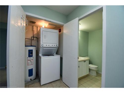 1005-5070 Pinedale Avenue, Burlington, ON - Indoor Photo Showing Laundry Room