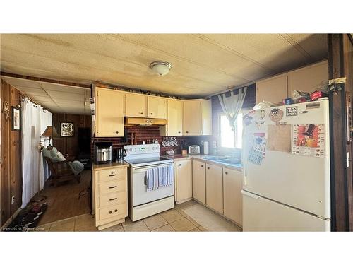 16-43969 Highway 3, Wainfleet, ON - Indoor Photo Showing Kitchen